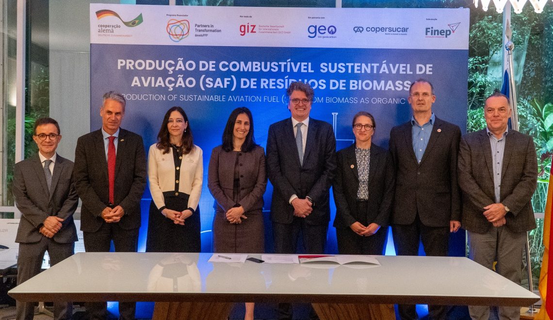 Empresas firmam parceria na produção de combustível sustentável para aviação - Fitec Tec News