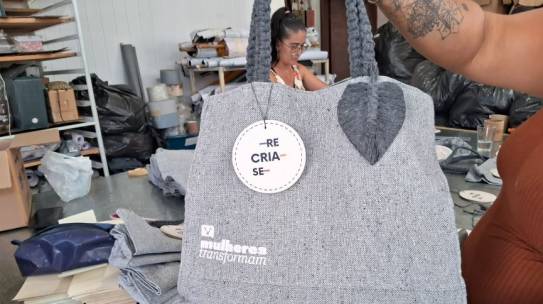 Entidade de SP usa a moda circular para fomentar justiça social e reconstruir vidas no Sul