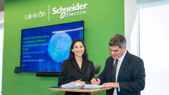 Schneider Electric e MDIC assinam acordo para acelerar a descarbonização industrial no Brasil